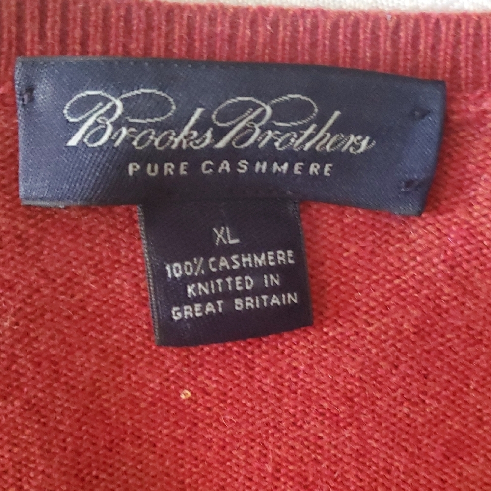 Brooks Brothers Men's V-Neck Sweater in Vibrant Burgundy 100% Cashmere - Picture 3 of 10